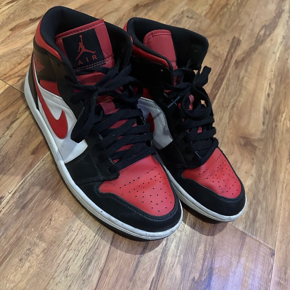 Air Jordan 1 mid great condition barley worn little creases